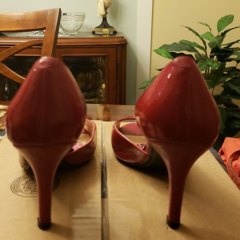 Red shoes - Picture 2 of 5
